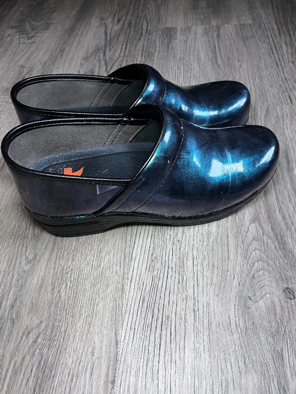 Dansko XP Patent Leather Nursing Clogs Blue Iridescent Size 40 us 9.5-10